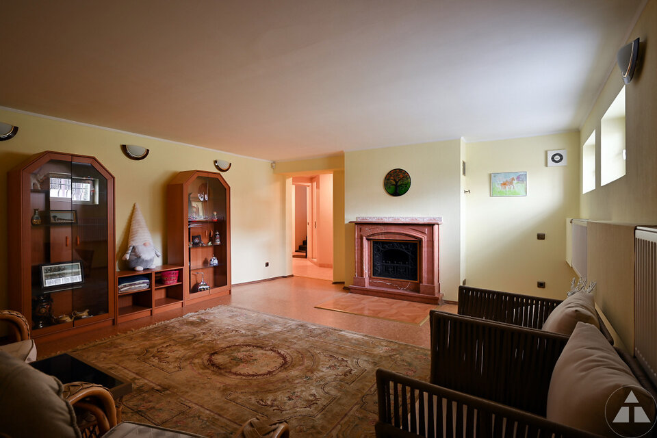 Tulpju iela 11, Rīga