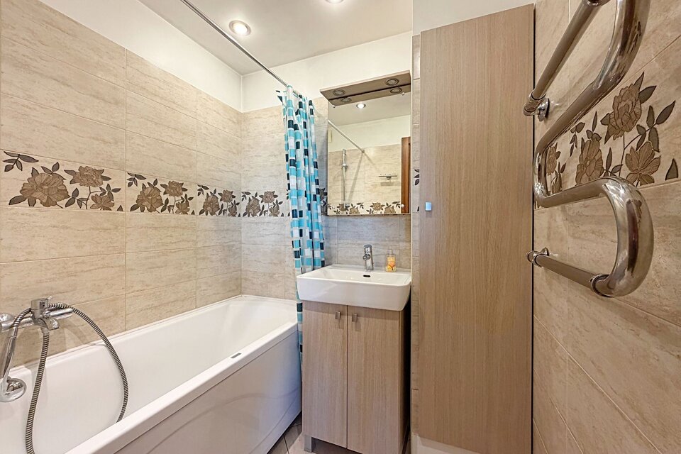 Zirņu iela 5, Rīga