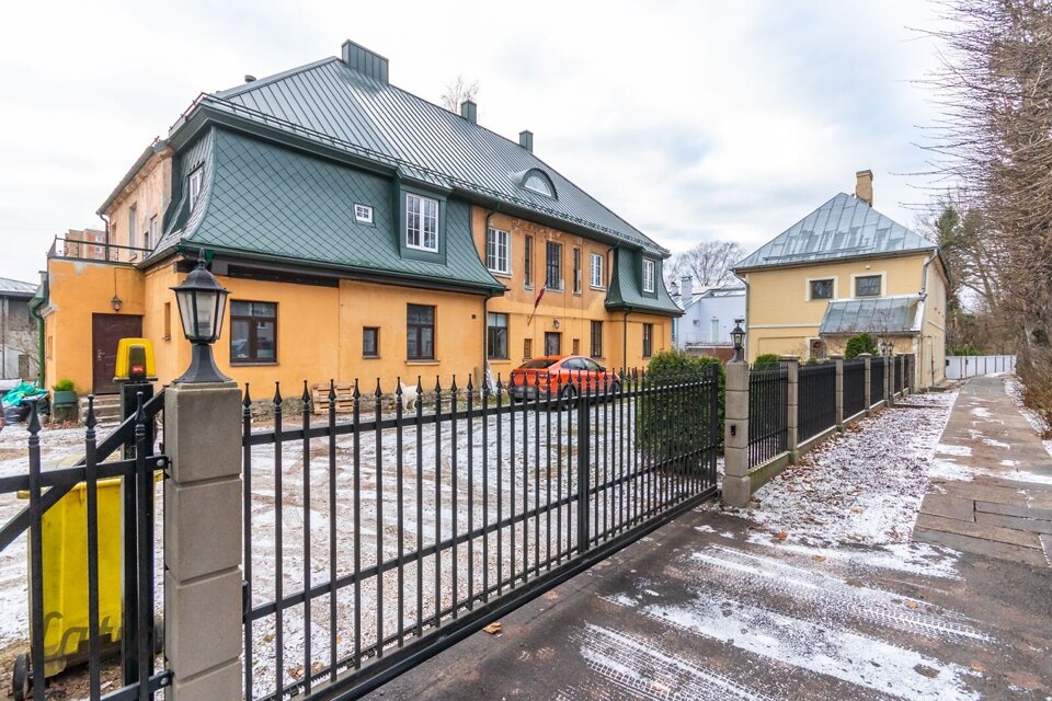 Sudrabu Edžus iela 16, Rīga