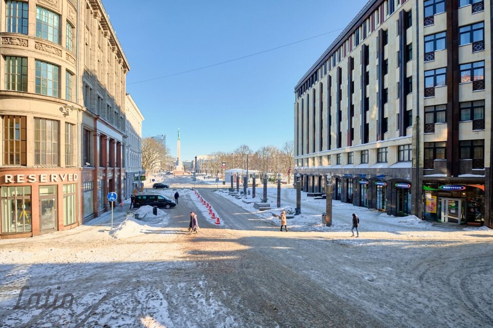 Vaļņu iela 11, Rīga