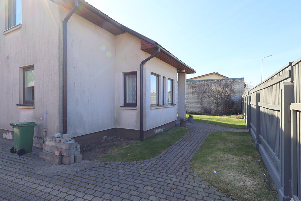 Zirņu iela 51, Liepāja