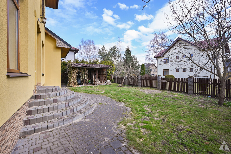 Kalnu iela 25b, Jūrmala