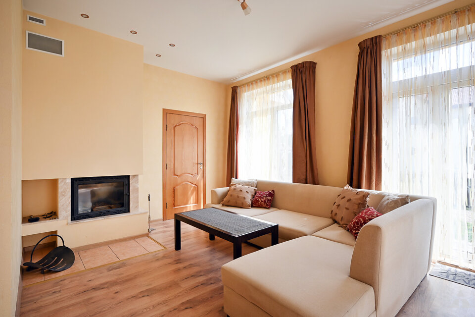 Kalnu iela 25b, Jūrmala
