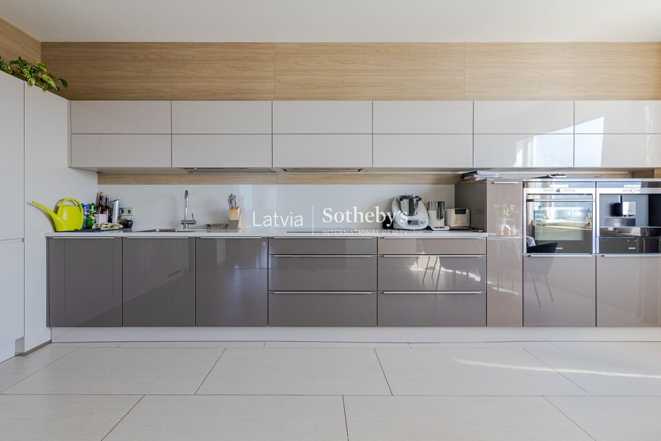 Jāņa Daliņa iela 8, Rīga