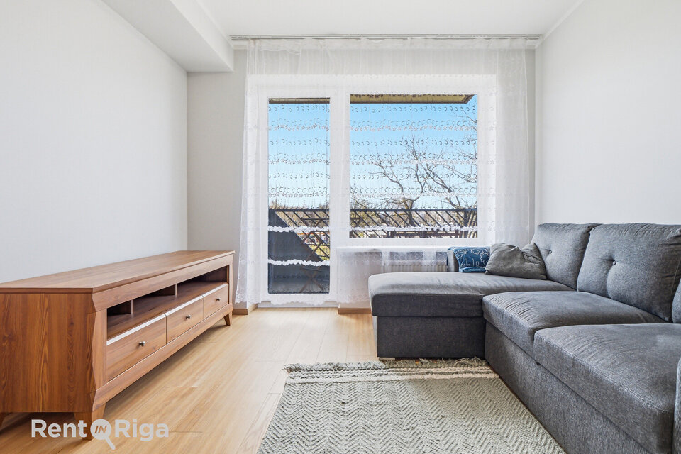 Dzelzavas iela 104, Rīga