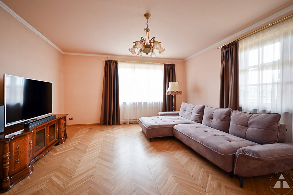 Tulpju iela 11, Rīga