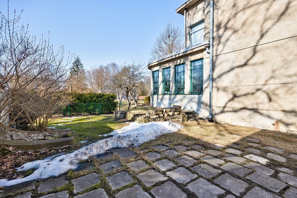 Mežotnes iela 38, Rīga