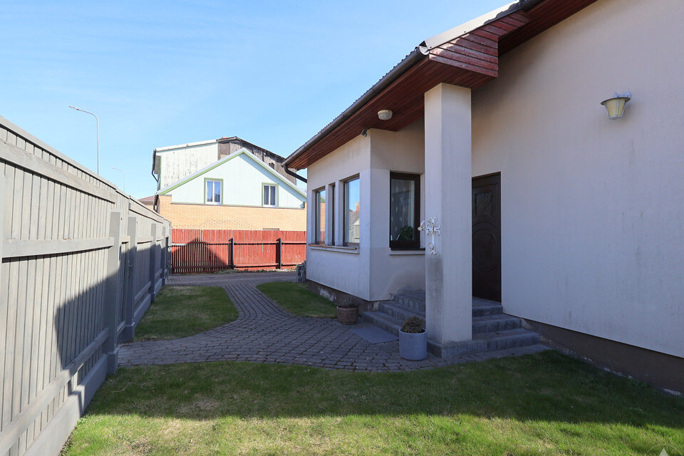 Zirņu iela 51, Liepāja