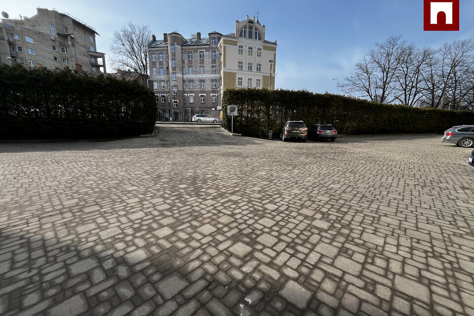 Klusā iela 18, Rīga