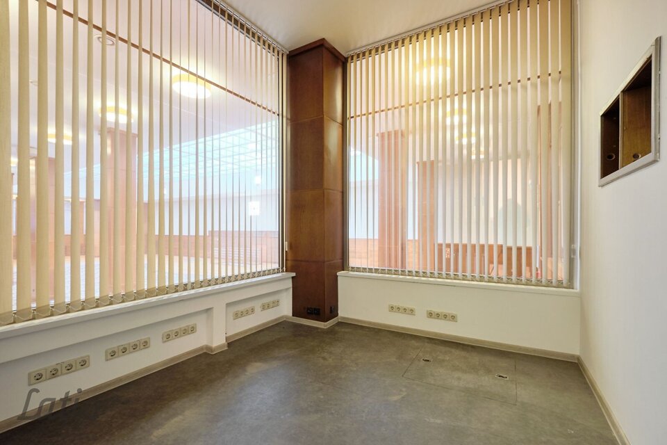 Vaļņu iela 11, Rīga