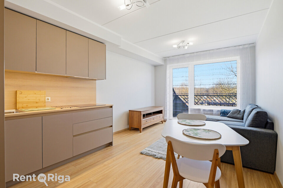 Dzelzavas iela 104, Rīga