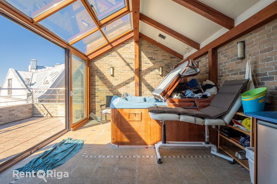 Mazā Smilšu iela 12, Rīga