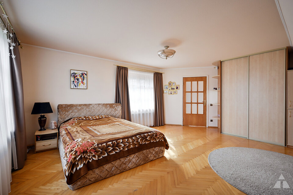 Tulpju iela 11, Rīga