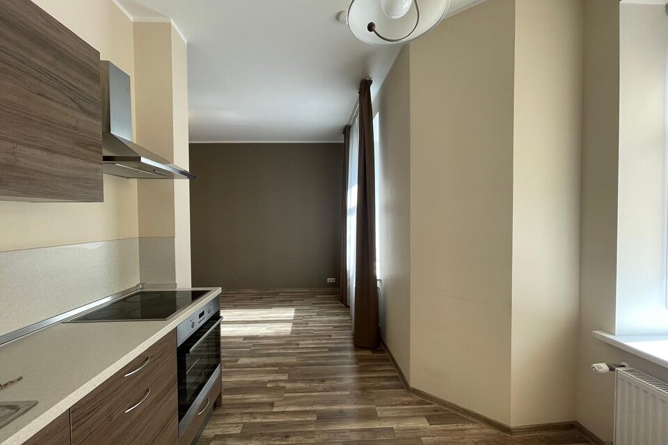 Brīvības iela 102, Rīga