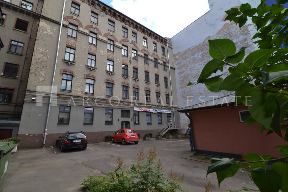 Brīvības iela 64, Rīga