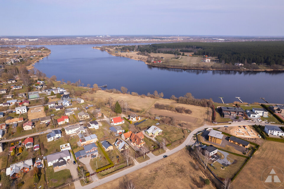 Tulpju iela 11, Rīga