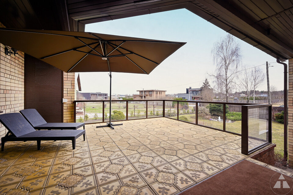 Tulpju iela 11, Rīga