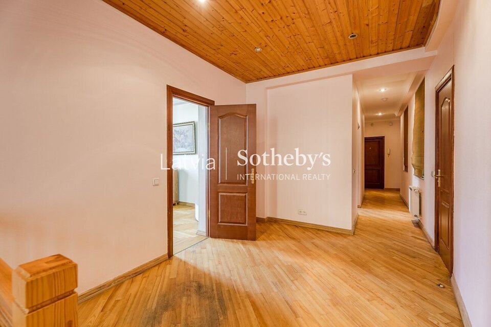 Raiņa bulvāris 3, Rīga