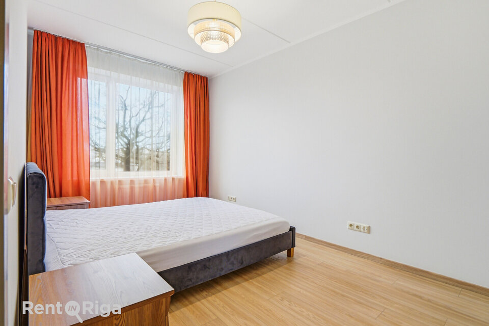 Dzelzavas iela 104, Rīga