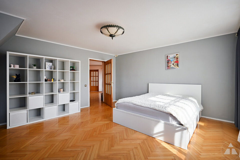 Tulpju iela 11, Rīga