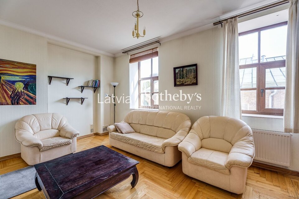 Raiņa bulvāris 3, Rīga