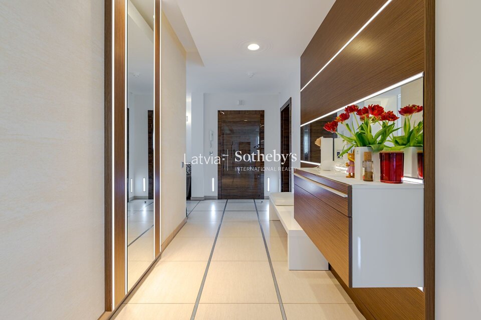 Jāņa Daliņa iela 8, Rīga