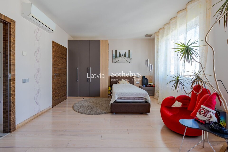 Jāņa Daliņa iela 8, Rīga