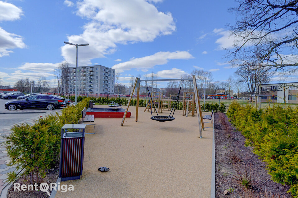 Dzelzavas iela 104, Rīga