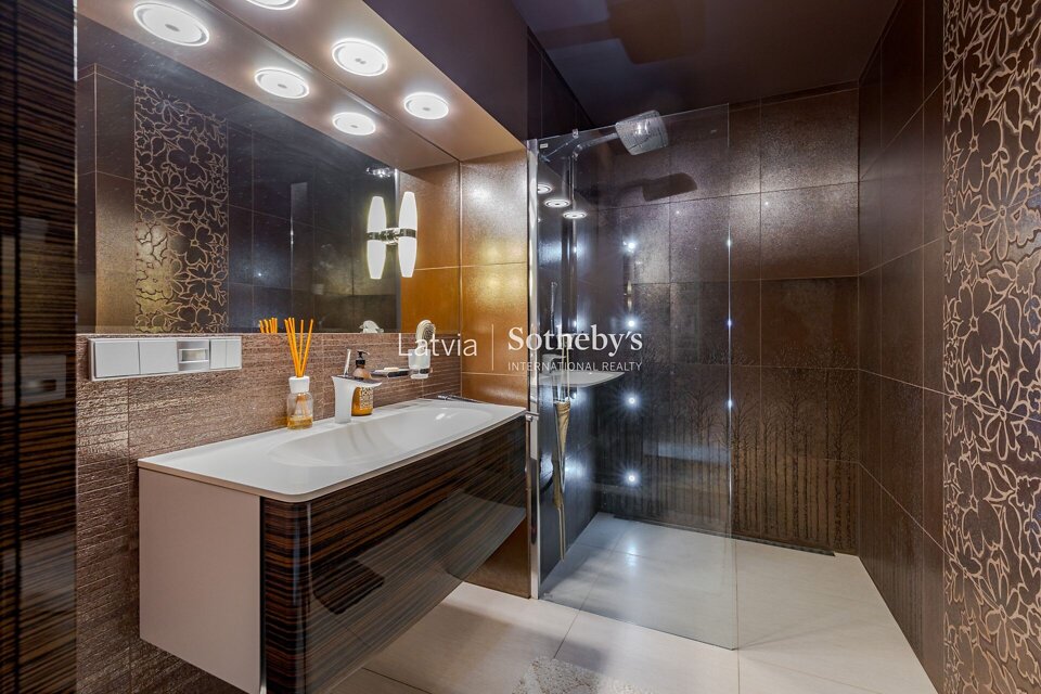 Jāņa Daliņa iela 8, Rīga