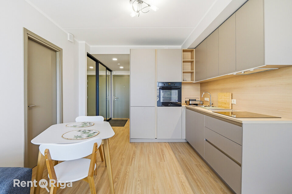 Dzelzavas iela 104, Rīga