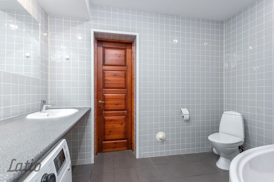 Sudrabu Edžus iela 16, Rīga