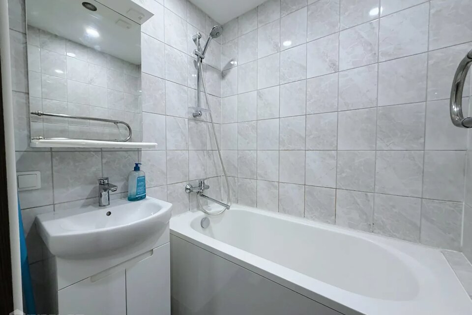 Baltezera iela 2, Rīga