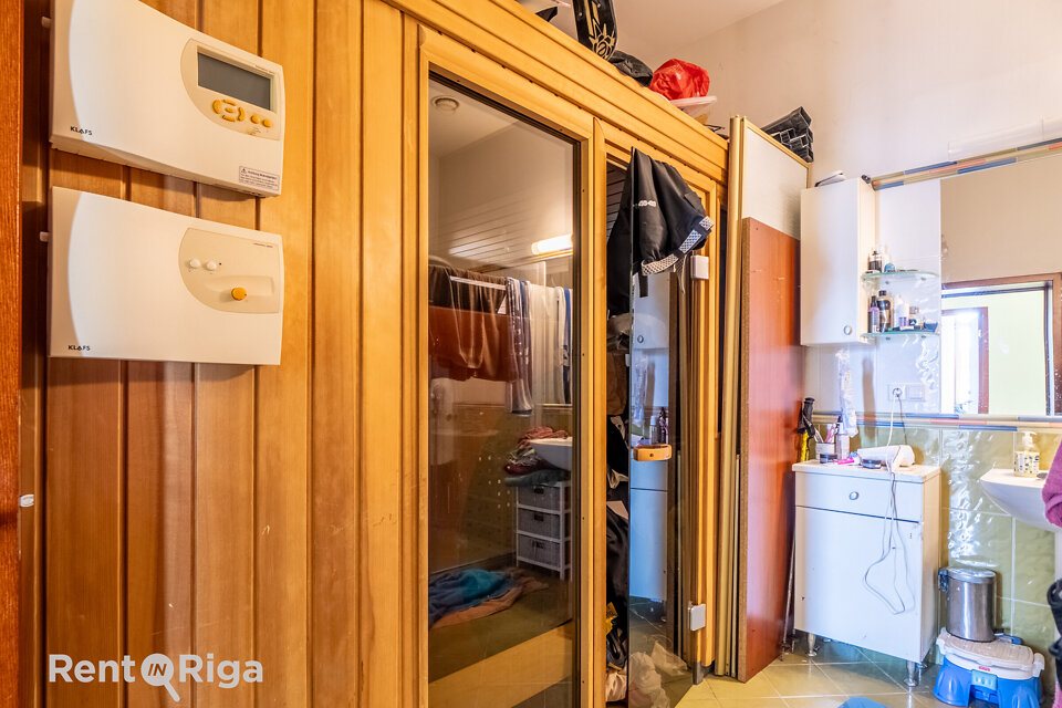 Mazā Smilšu iela 12, Rīga