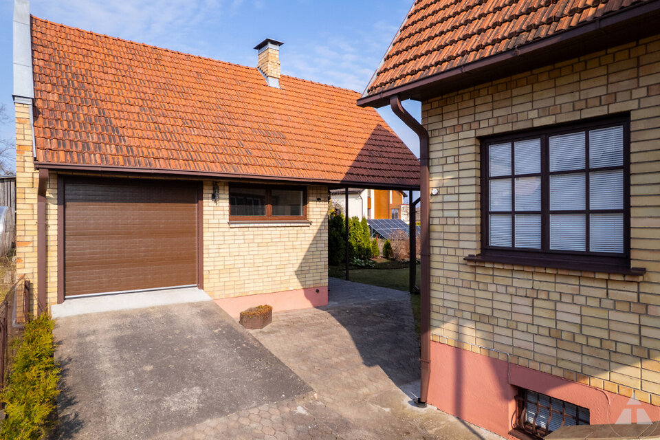 Tulpju iela 11, Rīga