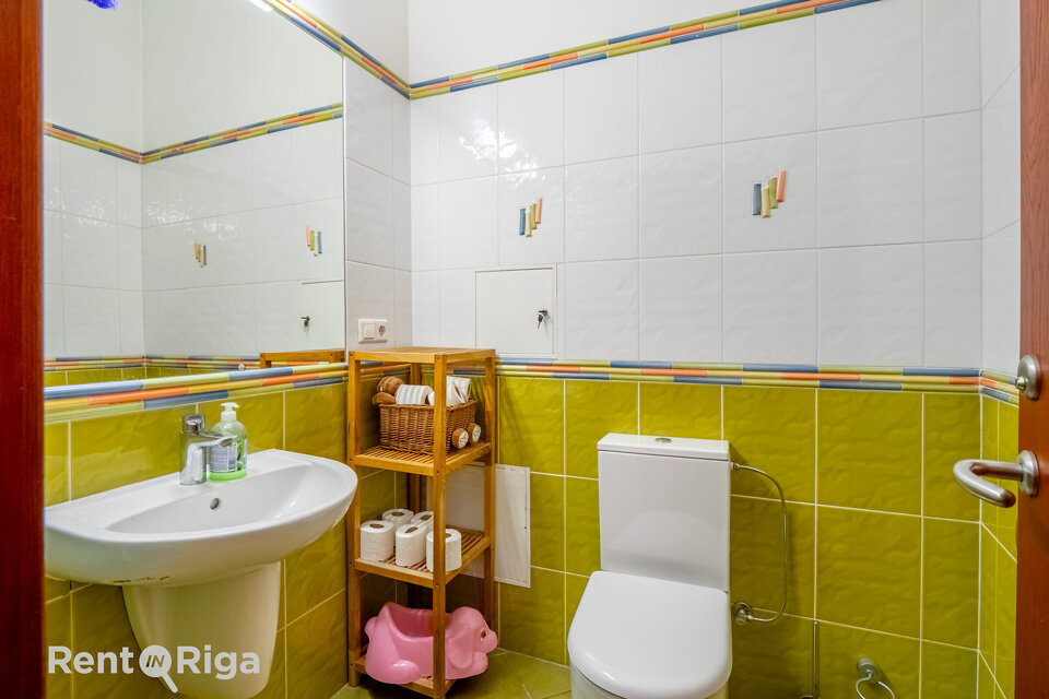 Mazā Smilšu iela 12, Rīga