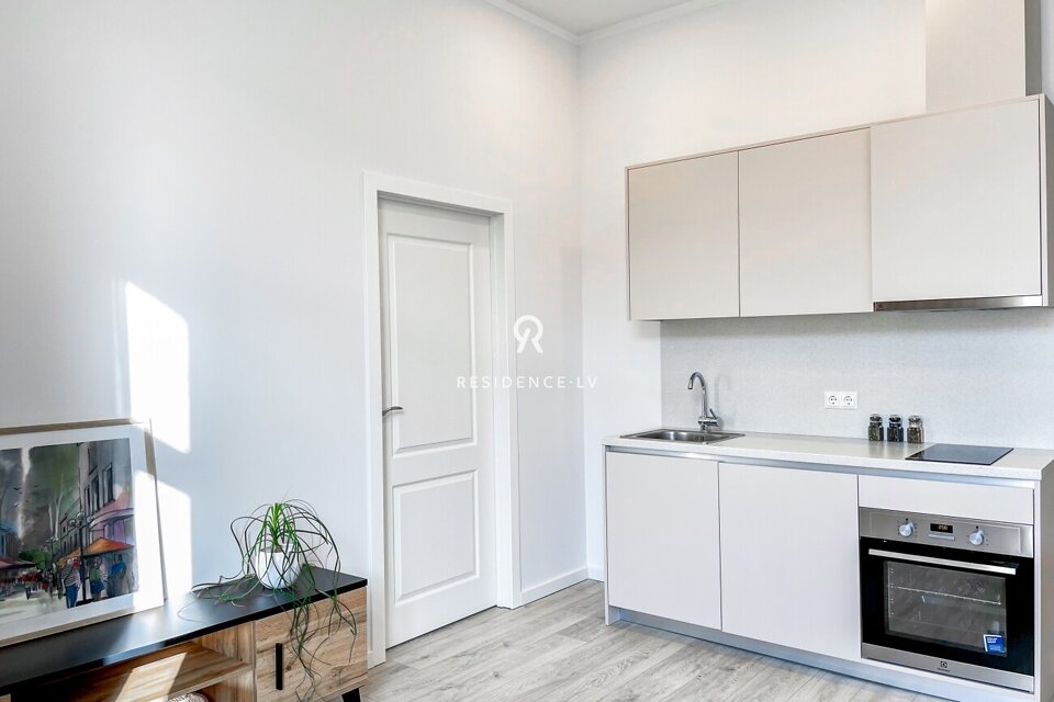 Pulkveža Brieža iela 10, Rīga