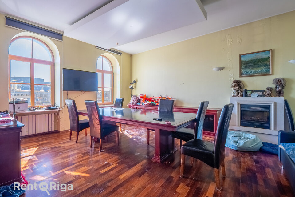 Mazā Smilšu iela 12, Rīga