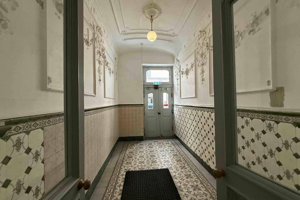 Teātra iela 9, Rīga