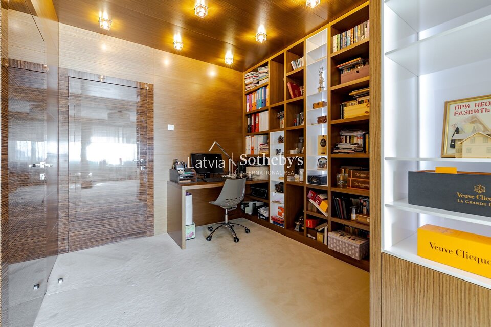 Jāņa Daliņa iela 8, Rīga