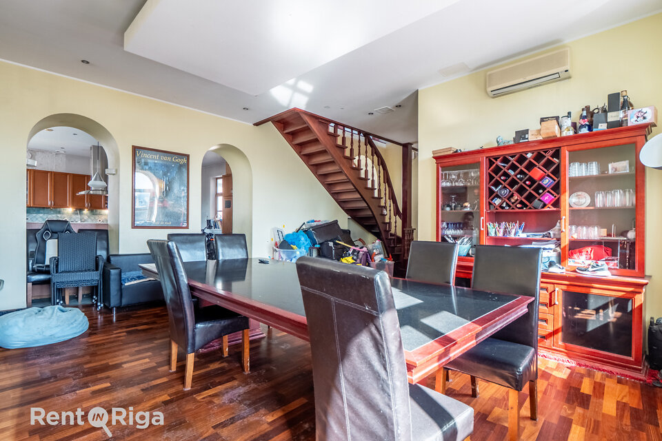 Mazā Smilšu iela 12, Rīga