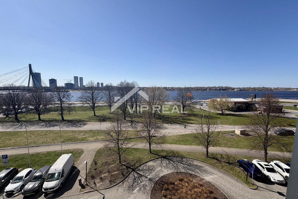 Republikas laukums 3, Rīga