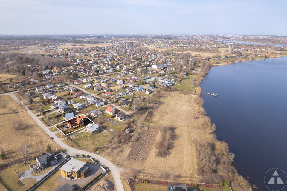 Tulpju iela 11, Rīga