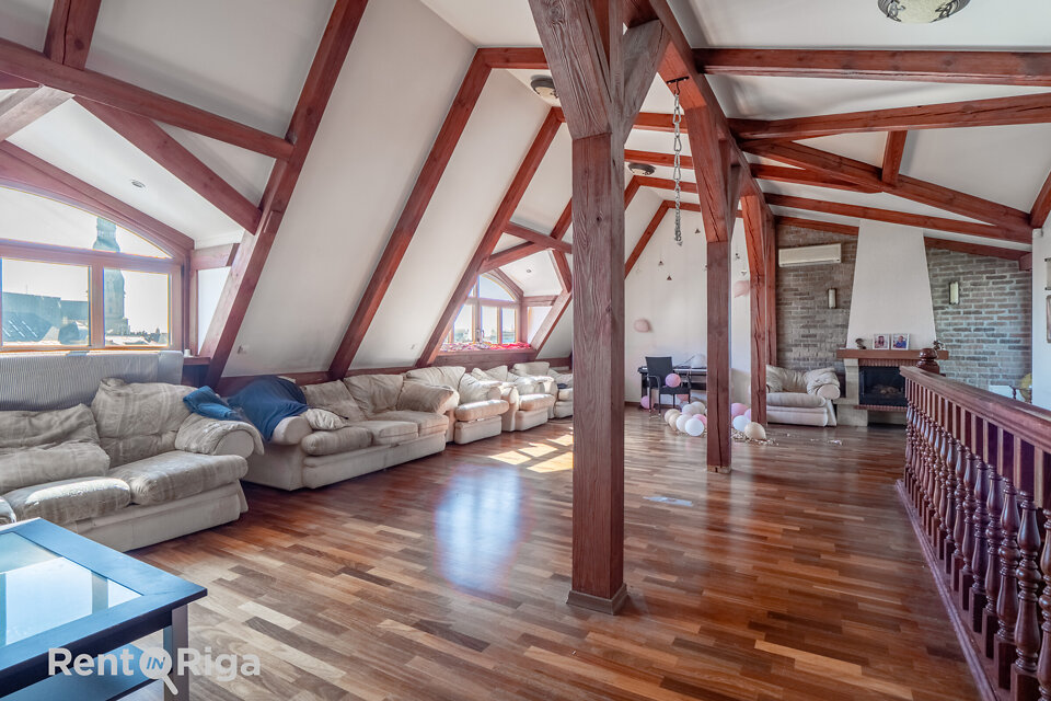 Mazā Smilšu iela 12, Rīga