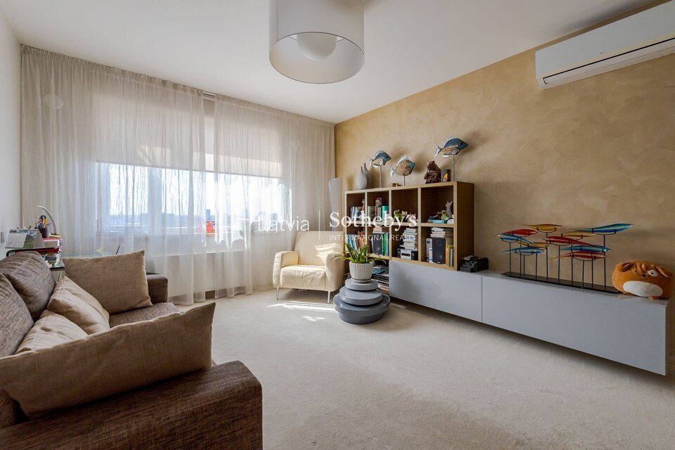 Jāņa Daliņa iela 8, Rīga