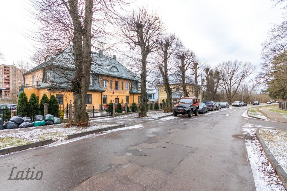 Sudrabu Edžus iela 16, Rīga