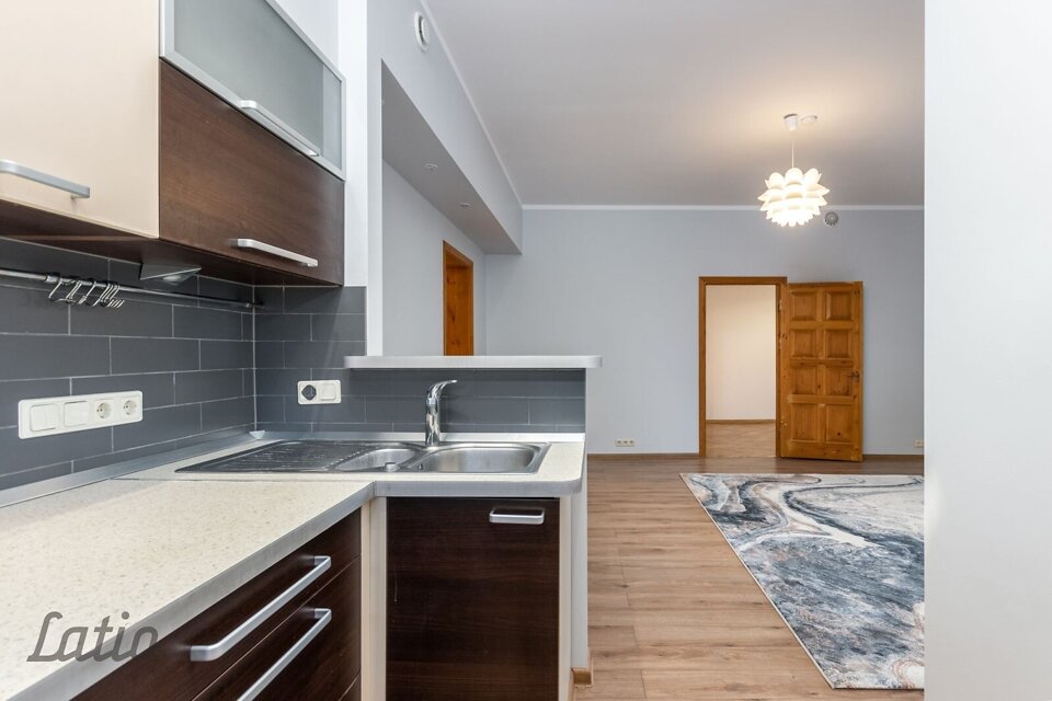 Sudrabu Edžus iela 16, Rīga