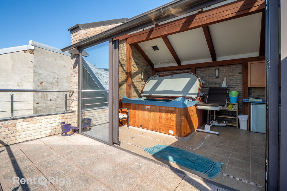 Mazā Smilšu iela 12, Rīga