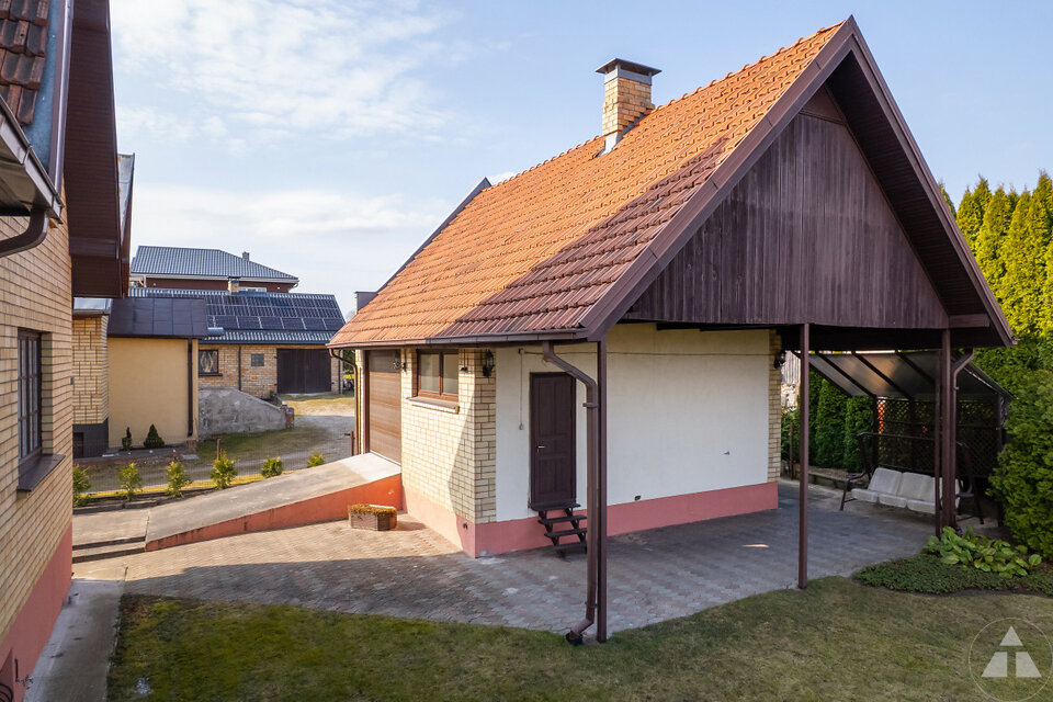 Tulpju iela 11, Rīga