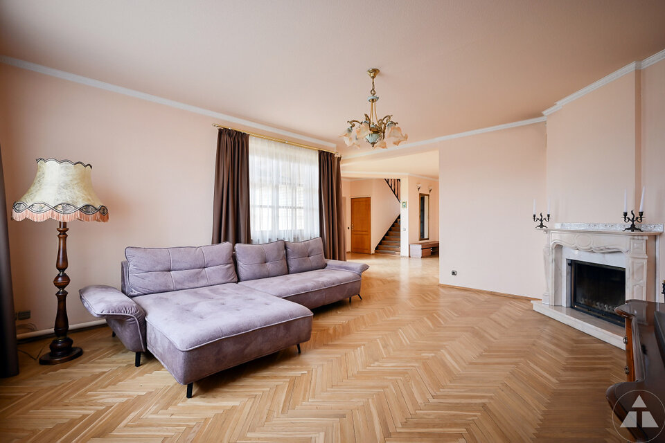 Tulpju iela 11, Rīga