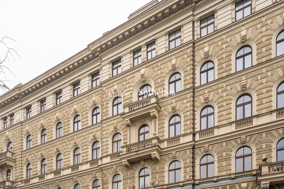 Zigfrīda Annas Meierovica bulvāris 4, Rīga